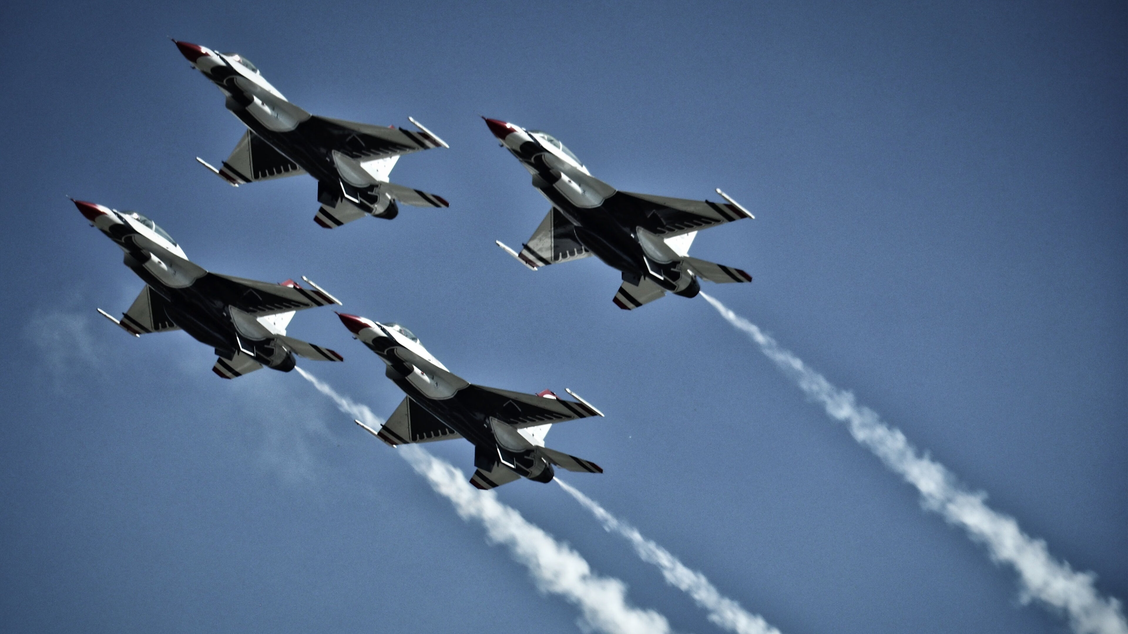 kaiyun体育综合-从汗水到荣耀：日常训练揭秘冠军车手的生活，冠军赛车手